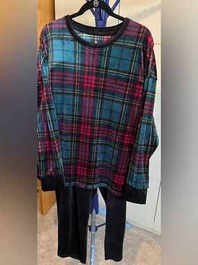 Cuddl Duds Multicolor Plaid Cozy pajamas - Black, Red, Teal, Yellow